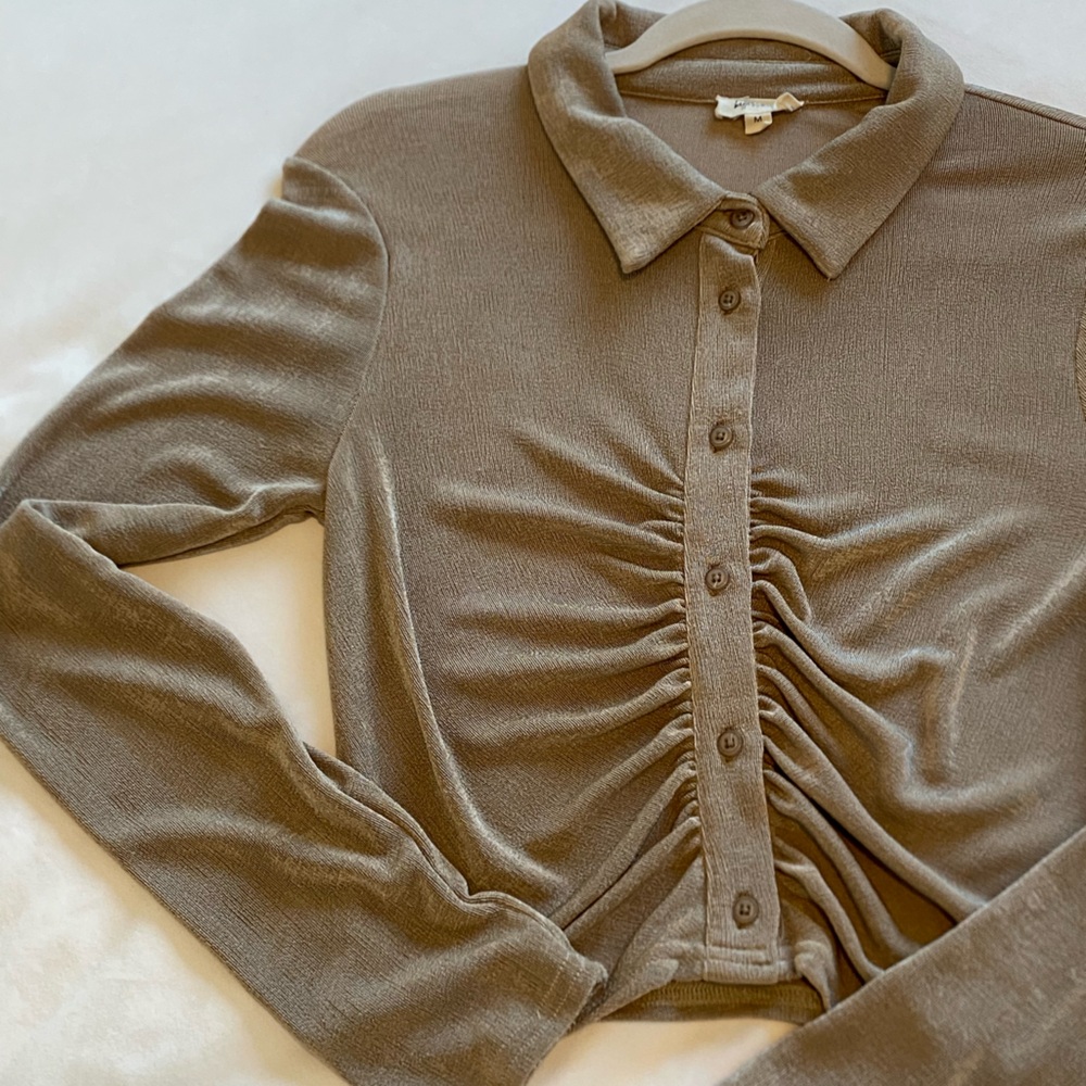 Bittersweet Cropped Tan / Light Brown Ruched Button-Up Long Sleeve Size Medium
